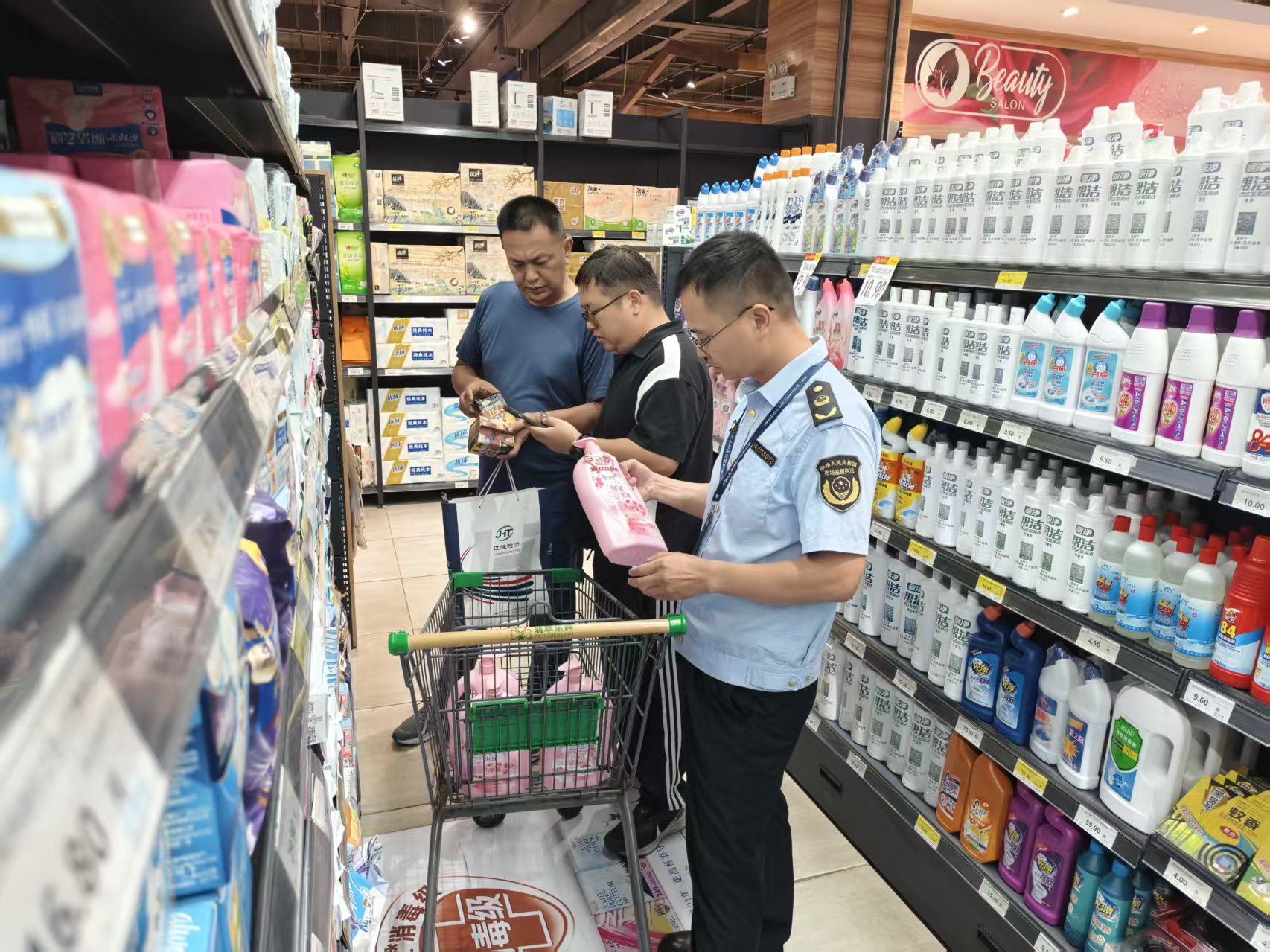 廣昌縣市場監督管理局扎實開展日用品、眼鏡、校服產品質量專項監督抽檢工作